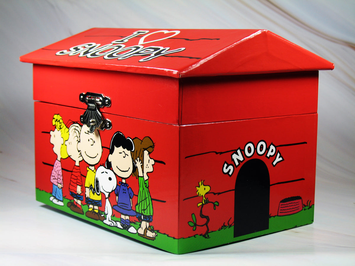 Peanuts Musical And Animated Dog House-Shaped Jewelry Box - I Love