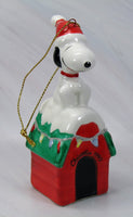1990 Snoopy 's Decorated Doghouse Christmas Ornament