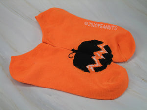 Charlie Brown's Zig-Zag Matching No Show Halloween Socks