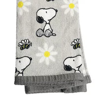 Snoopy Hand Towel - Daisies - snoopn4pnuts.com