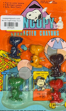 Snoopy - Shaped Crayons (Paper Tears On Hang Card/Crayons Mint) - snoopn4pnuts.com