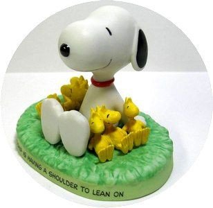 Hallmark Figurine: Friendly Shoulder (Near Mint) - snoopn4pnuts.com