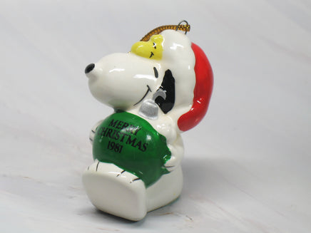 1981 Snoopy Holding Christmas Ball Ornament (New But Near Mint) - snoopn4pnuts.com