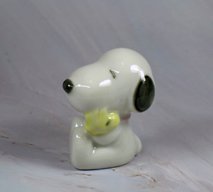 Snoopy Porcelain Figurine - Hugging Woodstock - snoopn4pnuts.com
