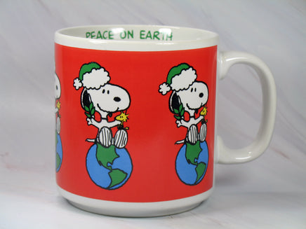 Snoopy Vintage Christmas Mug - Peace On Earth - snoopn4pnuts.com
