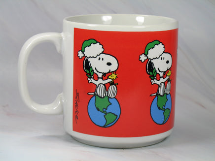 Snoopy Vintage Christmas Mug - Peace On Earth - snoopn4pnuts.com