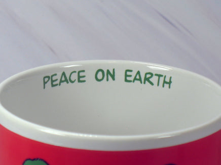 Snoopy Vintage Christmas Mug - Peace On Earth - snoopn4pnuts.com