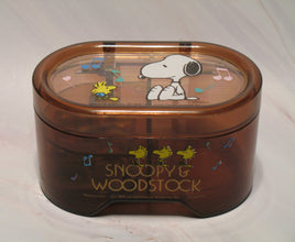 Snoopy Vintage Music / Trinket Box - Plays "Yesterday" (Near Mint) - snoopn4pnuts.com