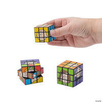 Peanuts Mini Christmas Puzzle Cube (Works Like A Rubix Cube)