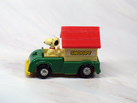 Snoopy drives doghouse truck (Good Condition) - snoopn4pnuts.com