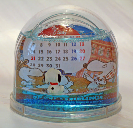 2014 Snoopy and Siblings 2 - Month Calendar Water Globe With Floating Characters - Year Repeats in 2025 and 2031! - snoopn4pnuts.com