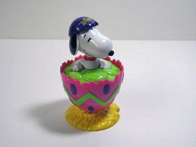 Snoopy Candy-Filled Easter Egg