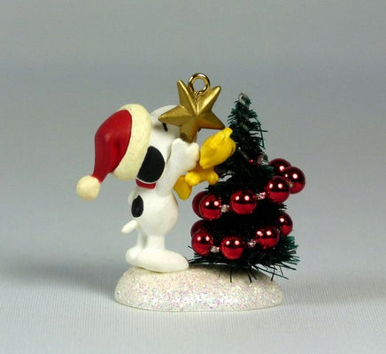 2004 Winter Fun With Snoopy #7 Miniature Christmas Ornament