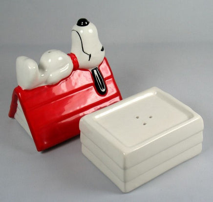 Benjamin & Medwin Snoopy Doghouse Salt And Pepper Shakers