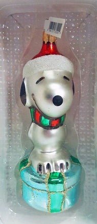 Snoopy On Gift Polonaise - Style Glass Ornament - snoopn4pnuts.com