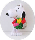 SNOOPY CARRYING FLOWERS pvc key chain