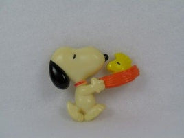 Snoopy Holding Woodstock In Nest Magnet (Discolored)