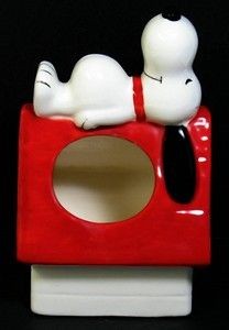 Snoopy On Doghouse Vintage Planter