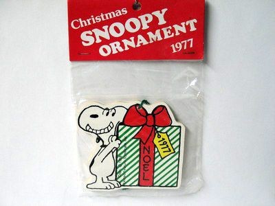 1977 Vintage Noel Gift Wood Ornament