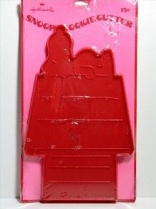 Snoopy Lying On Doghouse - Large Red Cookie Cutter