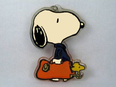 Snoopy Carrying Bag Vintage Acrylic Key Chain (New But Near Mint/Discolored) - snoopn4pnuts.com