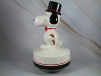 1979 Snoopy Top Hat Musical Figurine (Near Mint) - snoopn4pnuts.com