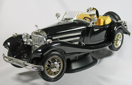 Silver Deer Crystal Snoopy Driving Diecast Mercedes Roadster (Near Mint) - snoopn4pnuts.com