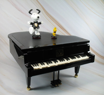 Snoopy Baby Grand Piano - Plays "Linus And Lucy" Theme (Near Mint)