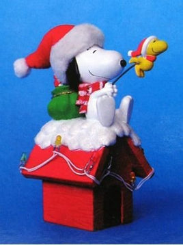 Adler Snoopy On Doghouse Lighted Musical Ornament