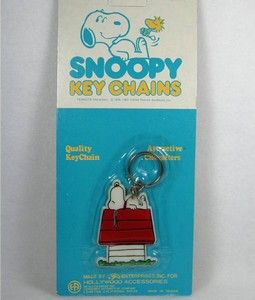 Aviva Key Chain - Snoopy On Doghouse