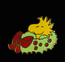 Woodstock In Christmas Wreath Cloisonne Pin - snoopn4pnuts.com