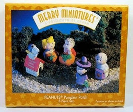 Hallmark Figurine Set: Peanuts Gang In Pumpkin Patch Merry Miniatures