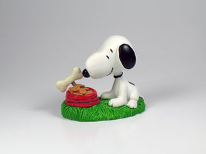 Danbury Mint Snoopy Spring Figurine - Feeding Time