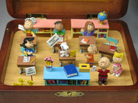 Danbury Mint Peanuts Music Box - Snoopy For President - snoopn4pnuts.com