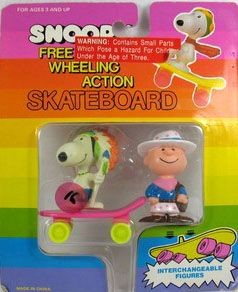 Snoopy and Charlie Brown Free Wheeling Action Skateboard