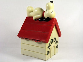 Snoopy's Doghouse Portable AM Radio - snoopn4pnuts.com