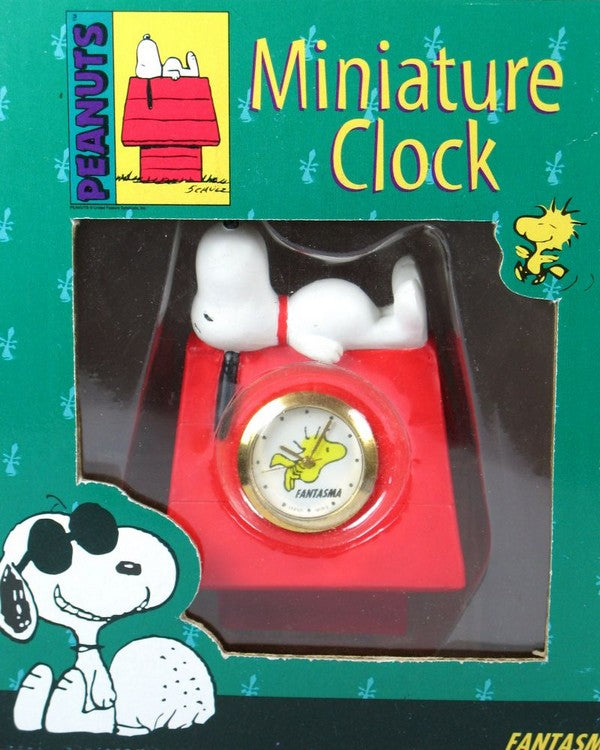 Snoopy On Doghouse Vintage Miniature Quartz Clock