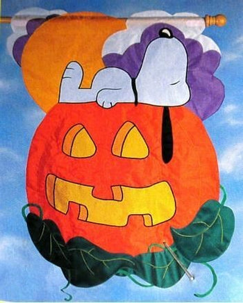 Snoopy On Pumpkin Quilted Windsculpt