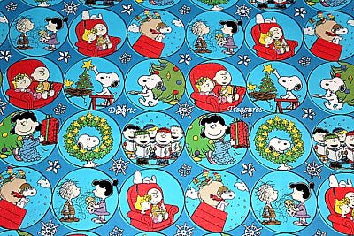 Peanuts Gang Christmas Holiday Gift Wrap Roll - 65 Sq. Feet! - snoopn4pnuts.com