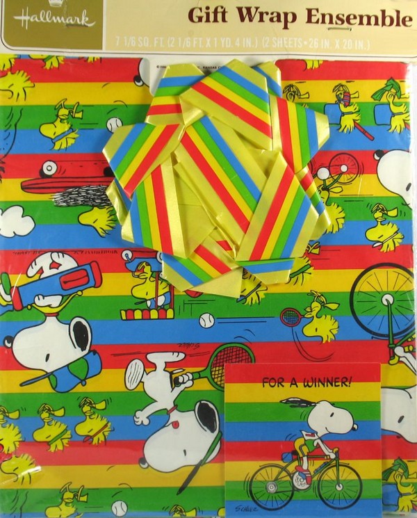 Snoopy Sports Vintage Gift Wrap Ensemble