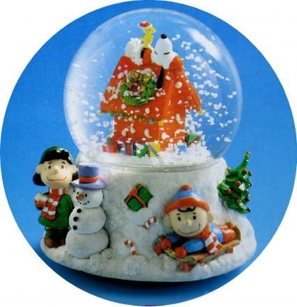 Peanuts Gang Musical and Animated Christmas Snow Globe (Plain White Box)