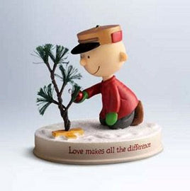 Hallmark Christmas Figurine: Charlie Brown's Tree (Near Mint)