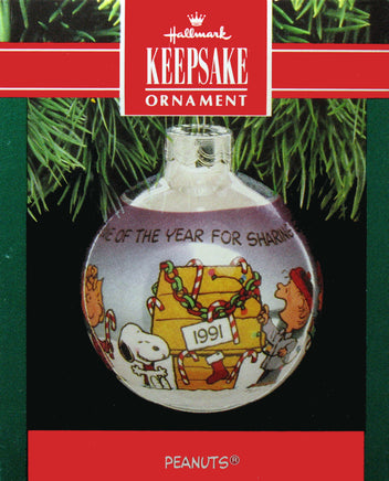 1991 Peanuts Glass Ball Christmas Ornament - Sharing Good Cheer - snoopn4pnuts.com