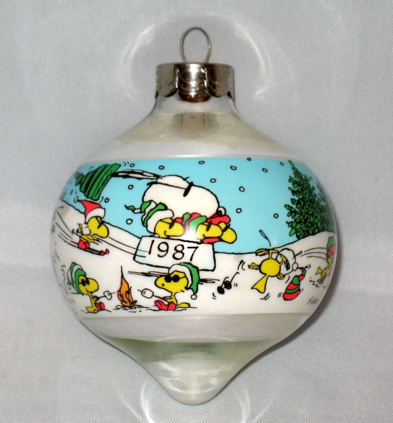 1987 Peanuts Teardrop-Shape Glass Christmas Ornament
