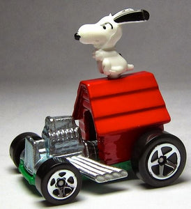 Hot Wheels Diecast Snoopy Doghouse Car