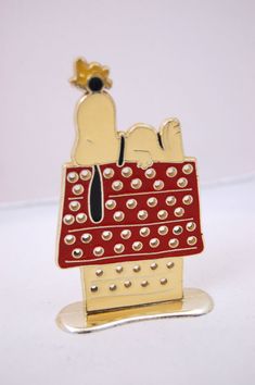 Snoopy Vintage Metal Jewelry Holder - snoopn4pnuts.com