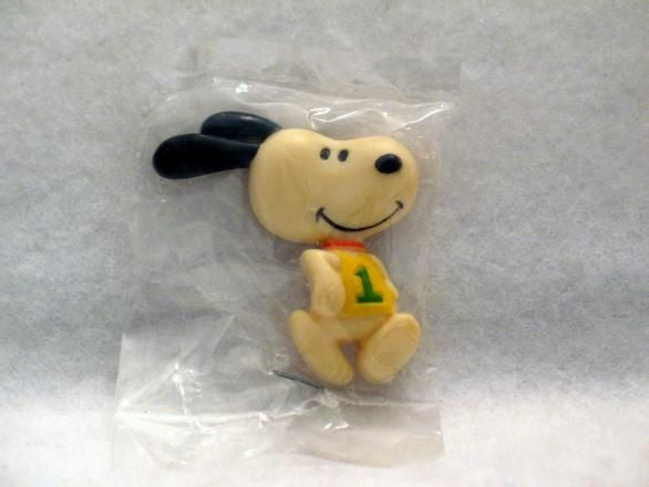 Snoopy Track Star magnet (Discolored)