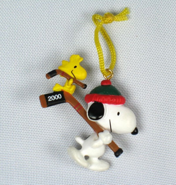 2000 WINTER FUN WITH SNOOPY #3 Miniature Christmas Ornament