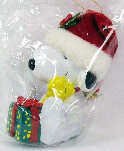 ADLER SNOOPY WITH GIFT ORNAMENT