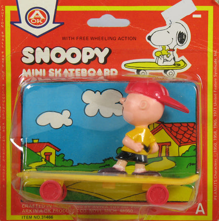 Charlie Brown On Mini Skateboard - snoopn4pnuts.com